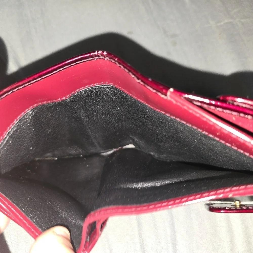 Elegant And Classic Authentic Gucci Burgundy Leather Wallet With Bamboo Accent